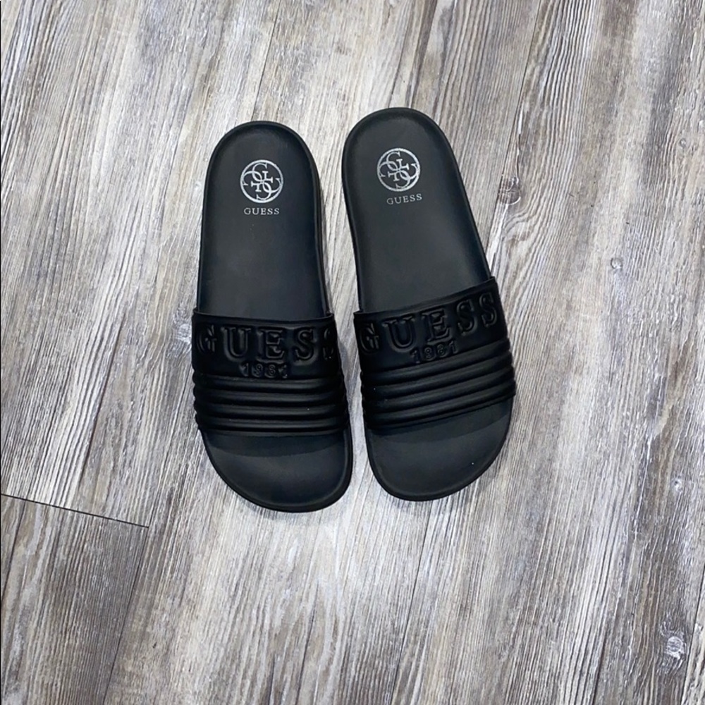 All black Guess slides